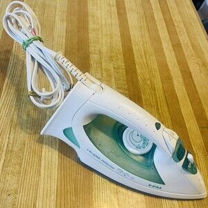 T-Fal Ultraglide Diffusion Steam Iron - Green Model 1589. Tested Ironing Good